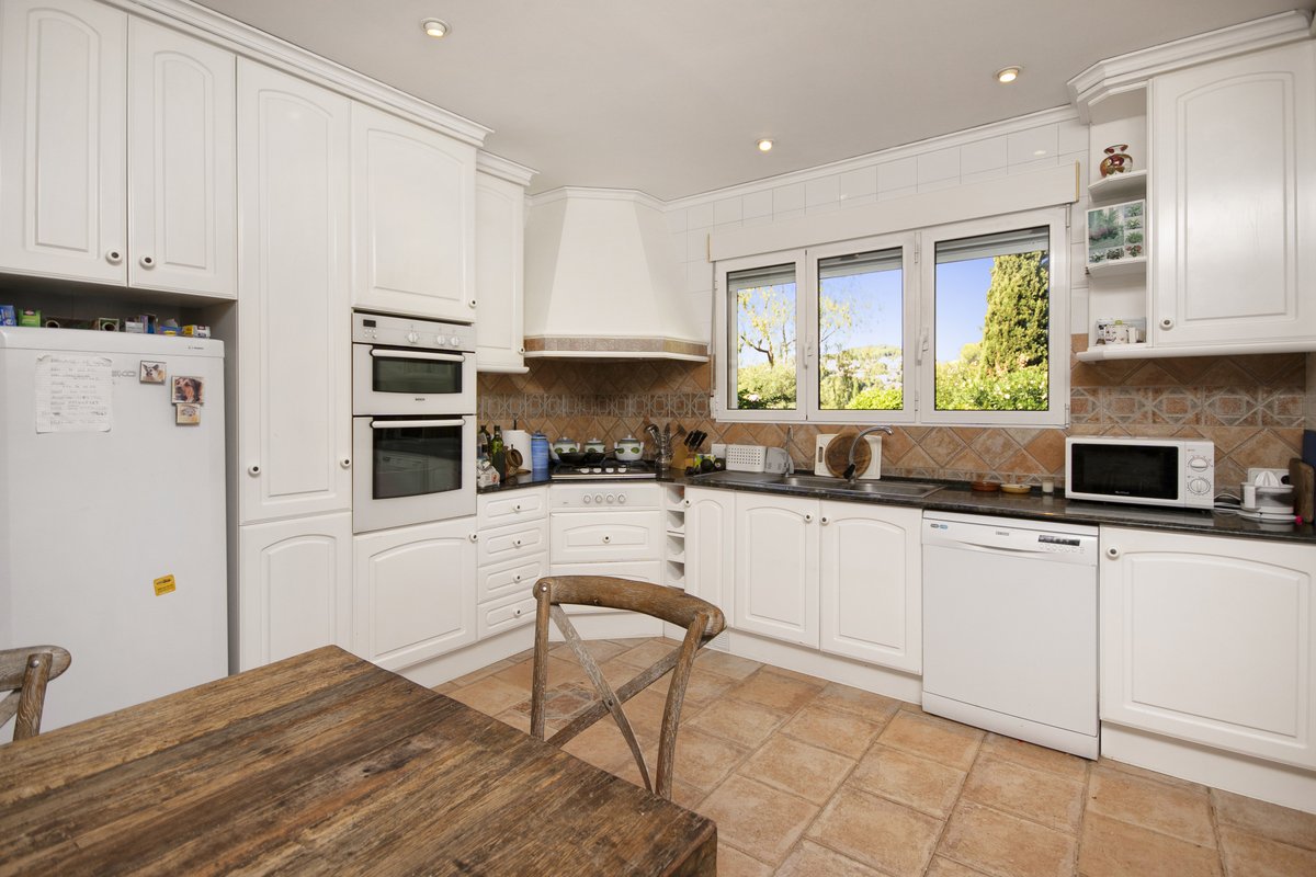 Villa in Alicante - Image 5